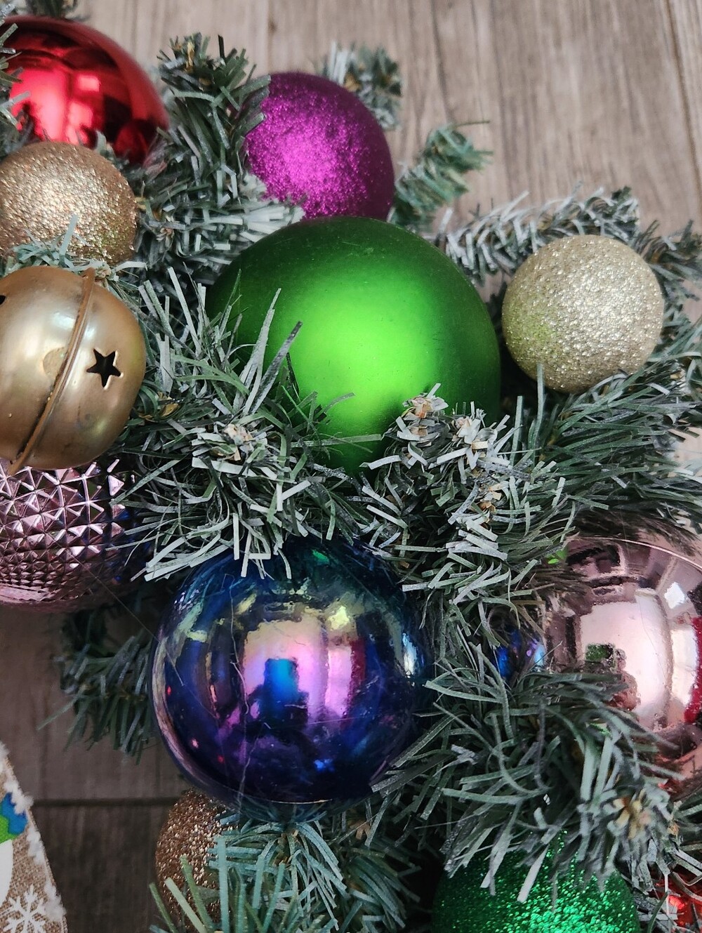 Handmade Vintage-Inspired Christmas Ornament Wreath Snowman 24 Inches - Picture 8 of 11